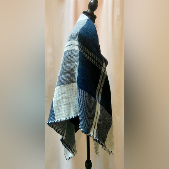 Womens Navy and Off White Reversible Plaid Shawl Wrap - Picture 4 of 10